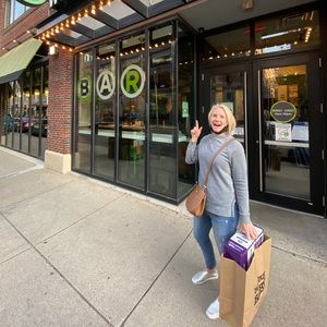 Meet your Posher, Larissa